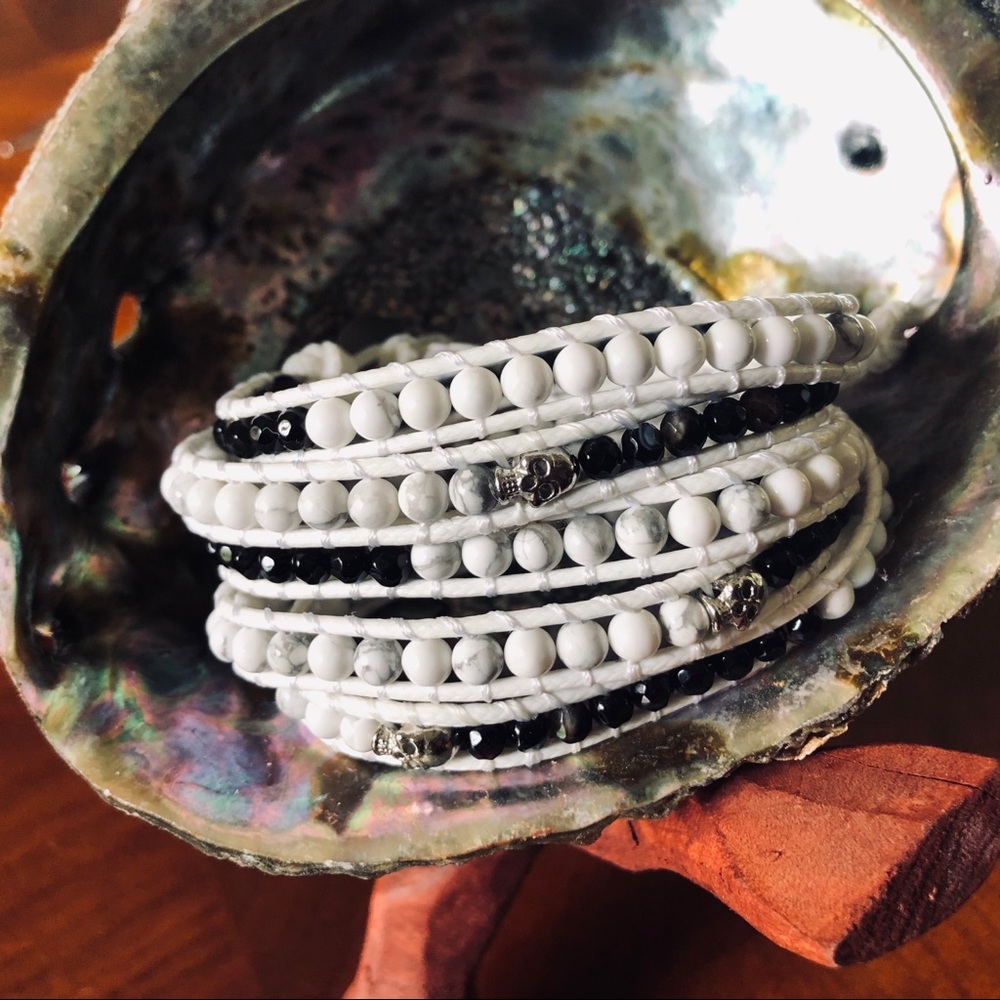5 wrap skull black & white bracelet